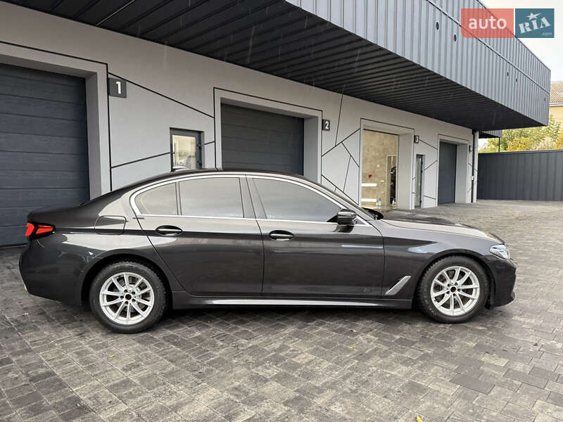 Седан BMW 5 Series 2017 в Ровно