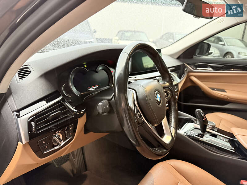 Седан BMW 5 Series 2017 в Ровно