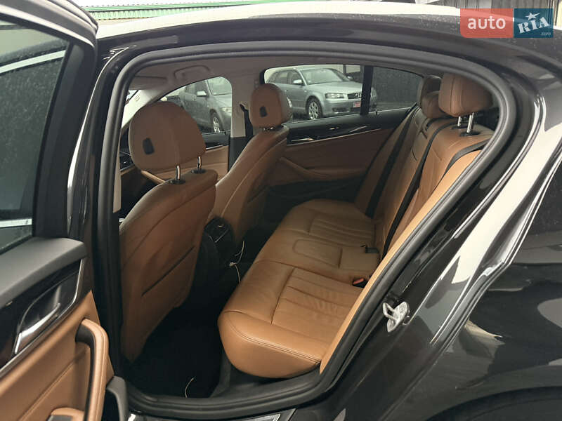 Седан BMW 5 Series 2017 в Ровно