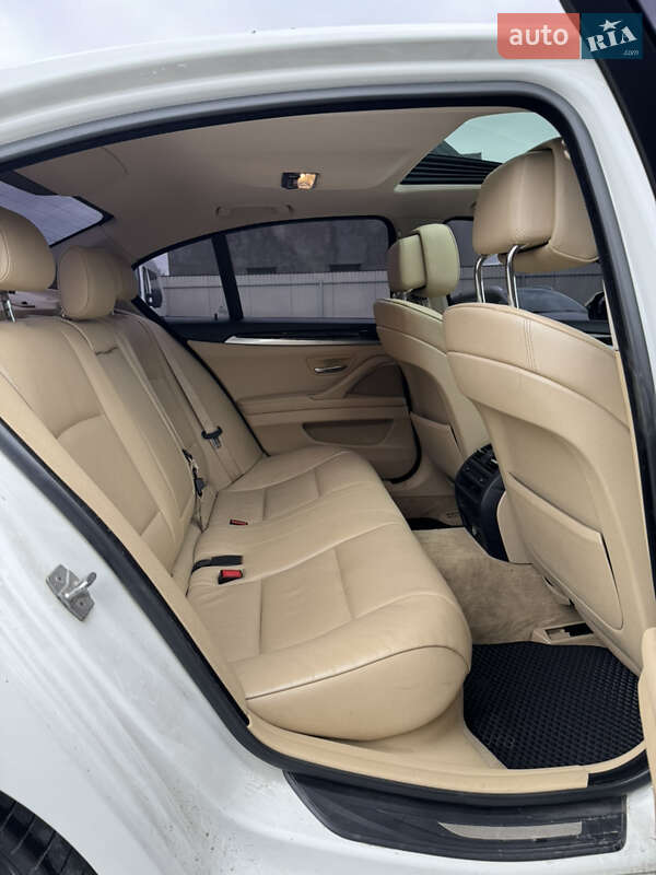 Седан BMW 5 Series 2012 в Черновцах