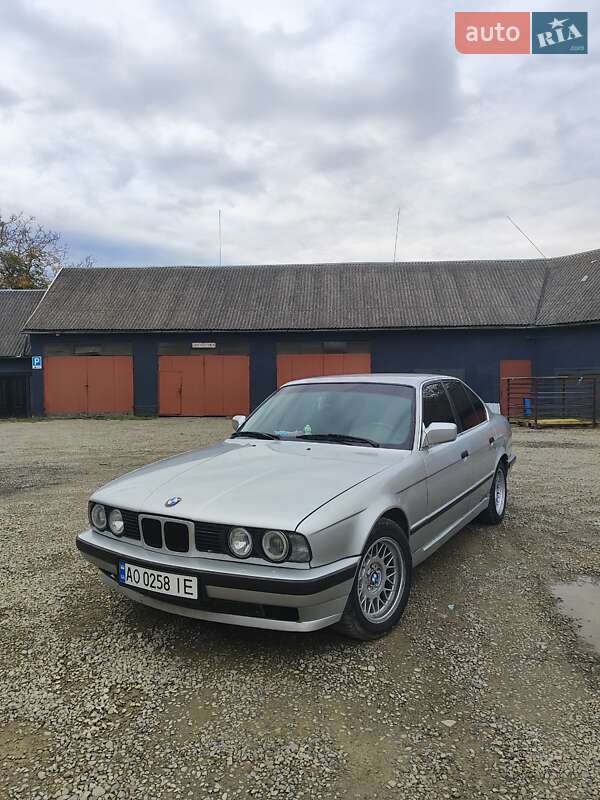 Седан BMW 5 Series 1991 в Тячеве