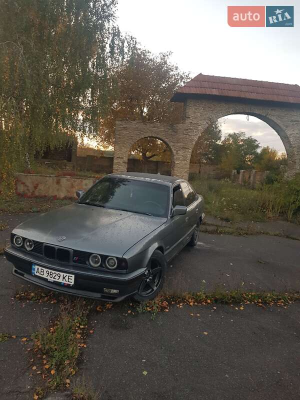 Седан BMW 5 Series 1990 в Сокирянах