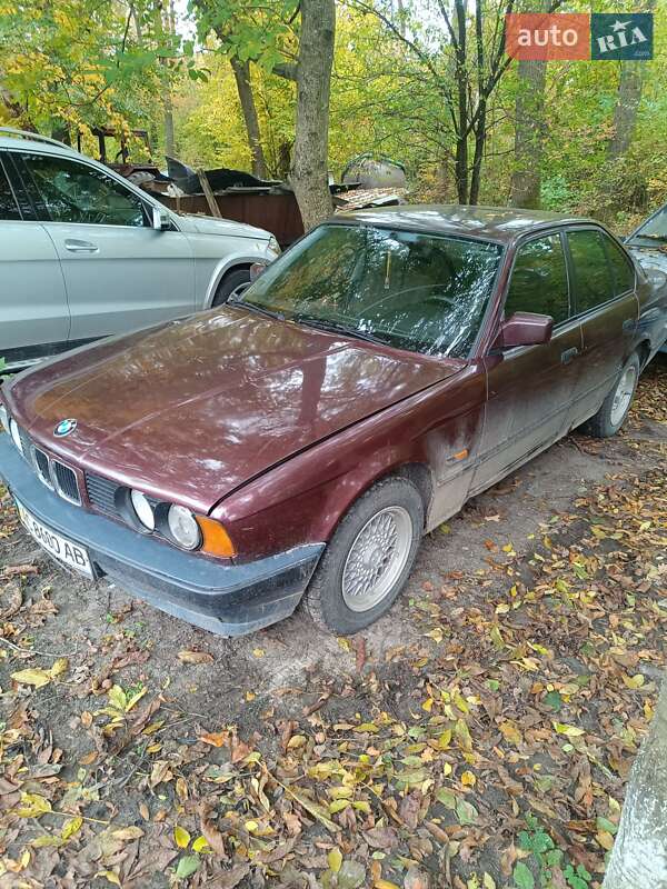 Седан BMW 5 Series 1989 в Голобах