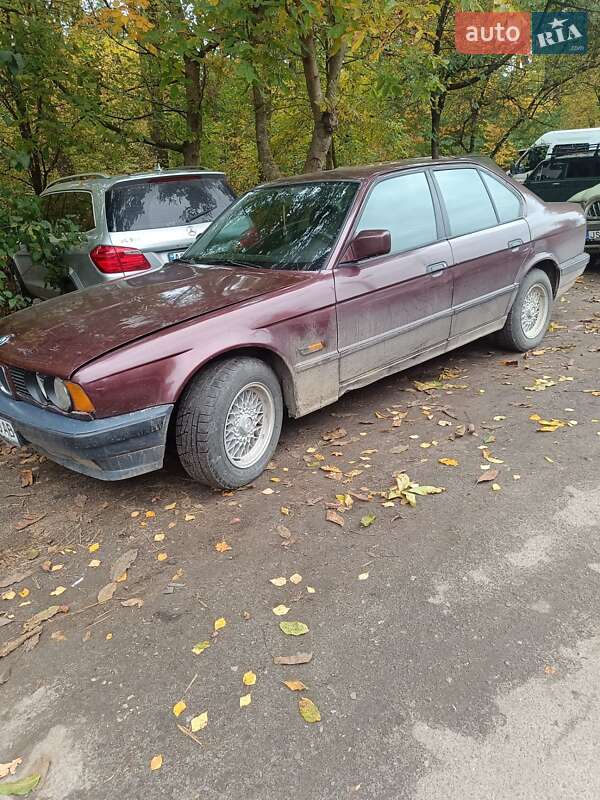 Седан BMW 5 Series 1989 в Голобах
