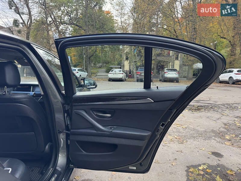 Седан BMW 5 Series 2014 в Львові