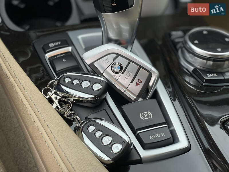 Седан BMW 5 Series 2013 в Львові