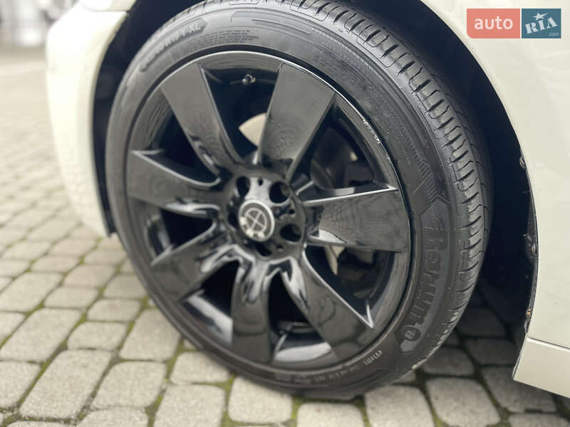 Седан BMW 5 Series 2013 в Львові