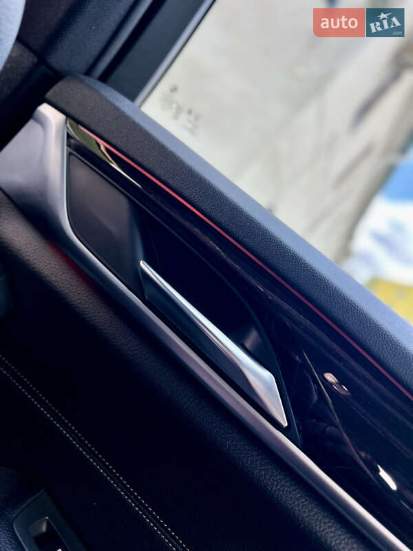 Седан BMW 5 Series 2017 в Львове