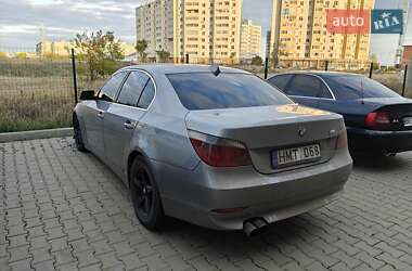 Седан BMW 5 Series 2003 в Южному