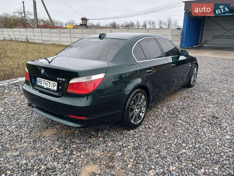Седан BMW 5 Series 2003 в Браиловом