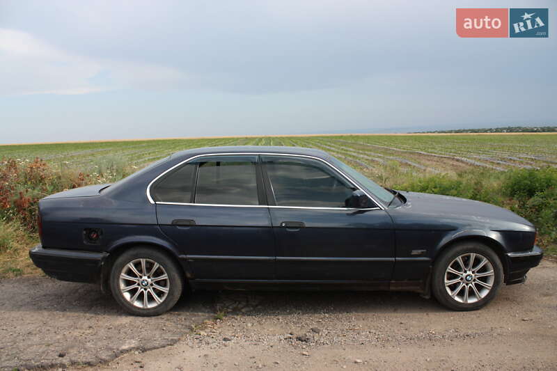 Седан BMW 5 Series 1991 в Запоріжжі