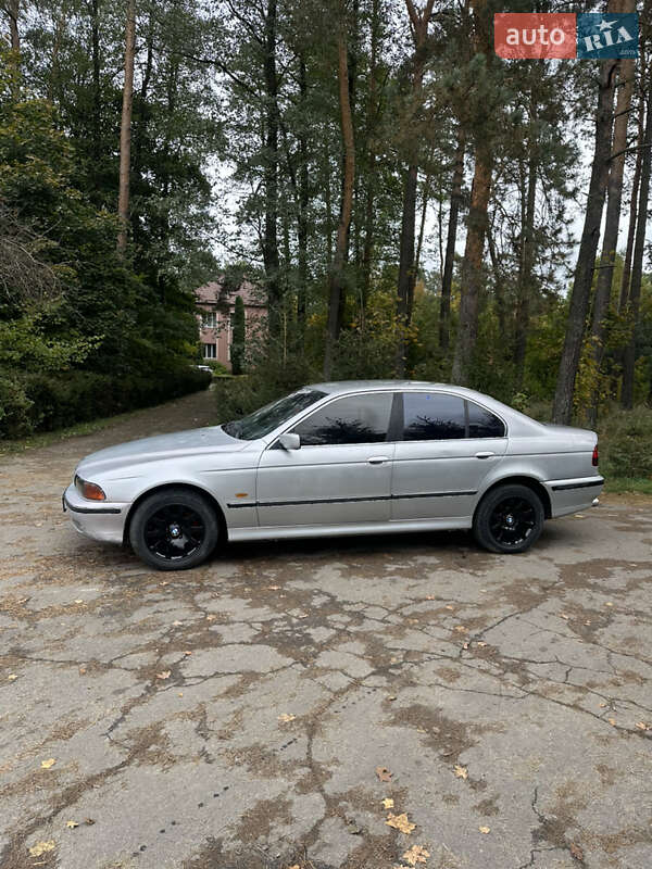 Седан BMW 5 Series 1998 в Сарнах