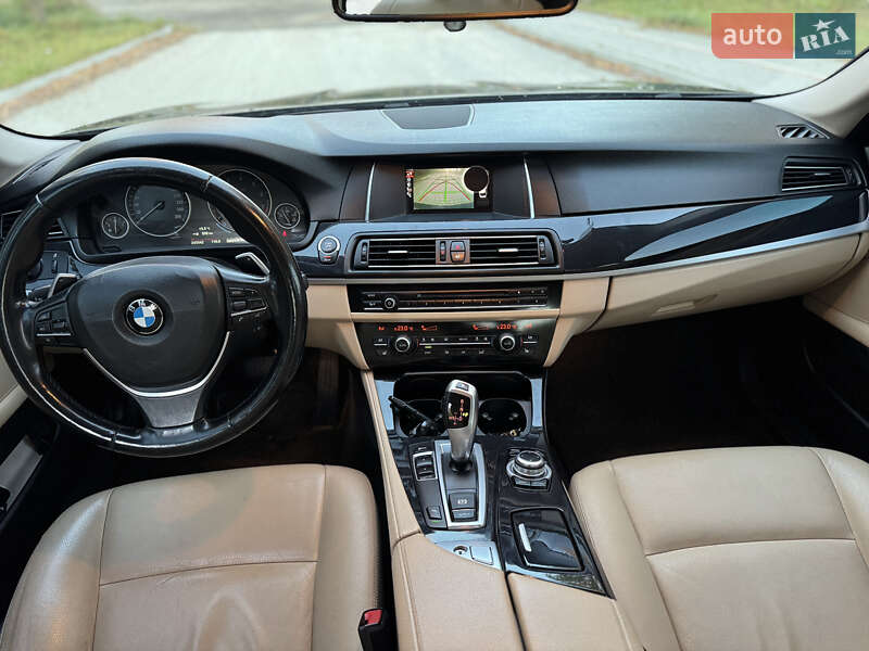 Седан BMW 5 Series 2016 в Новояворівську