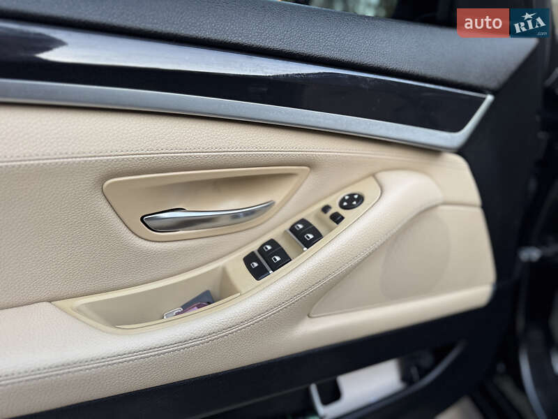 Седан BMW 5 Series 2016 в Новояворівську