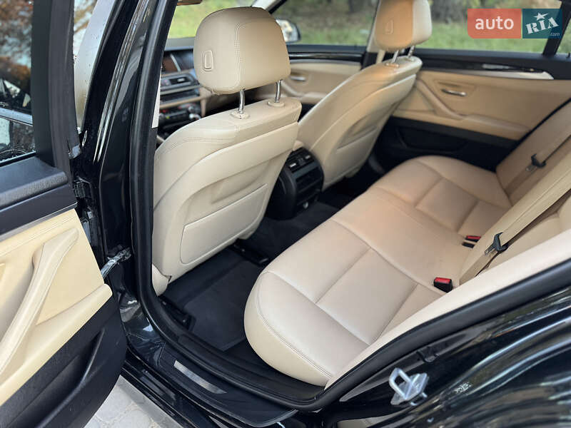 Седан BMW 5 Series 2016 в Новояворівську