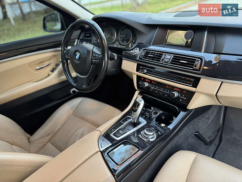 Седан BMW 5 Series 2016 в Новояворівську
