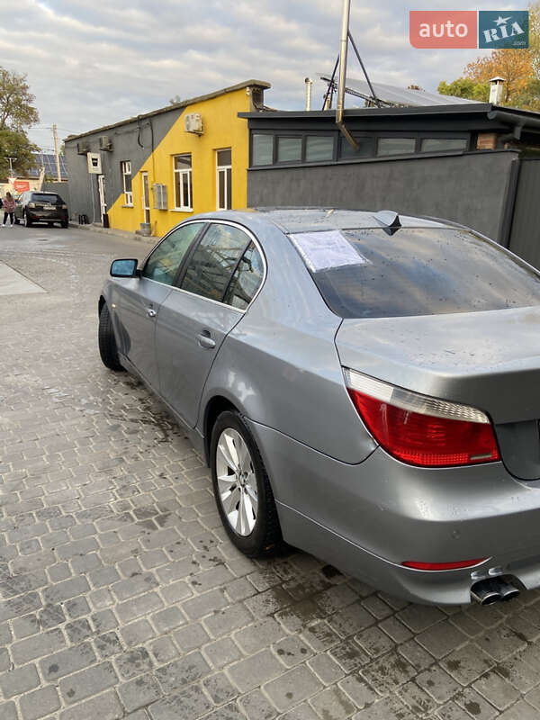 Седан BMW 5 Series 2004 в Измаиле