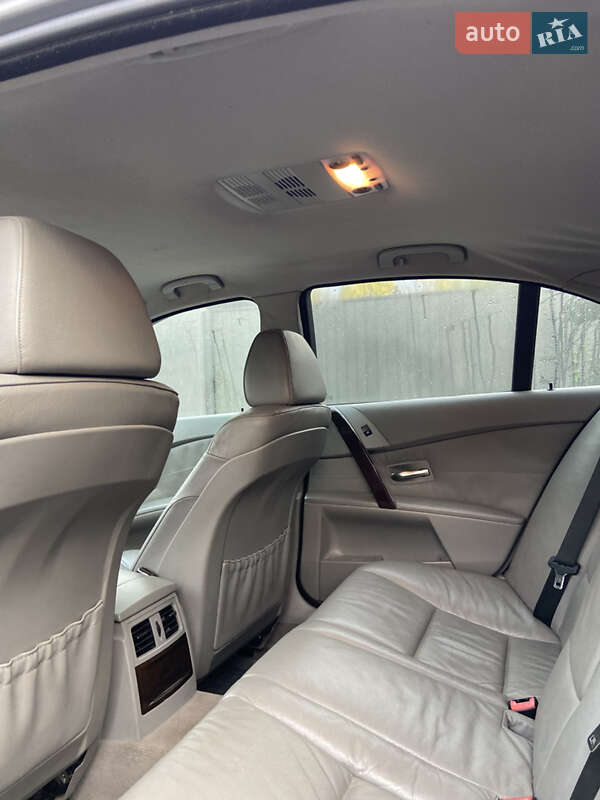 Седан BMW 5 Series 2004 в Измаиле