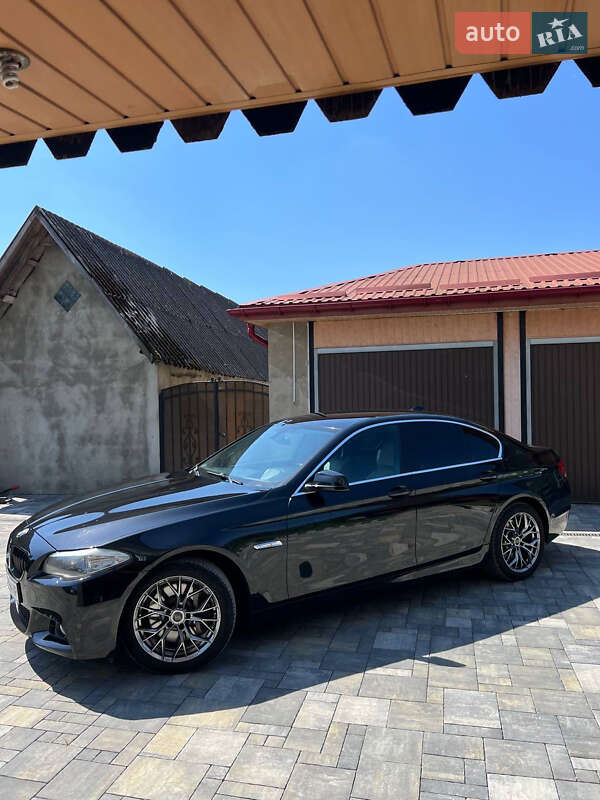 Седан BMW 5 Series 2013 в Яворове