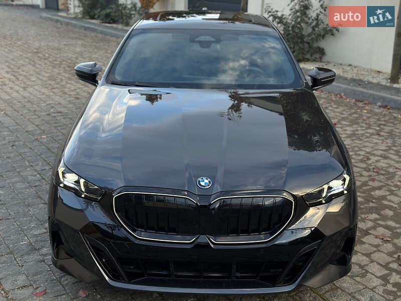 Седан BMW 5 Series 2024 в Львові