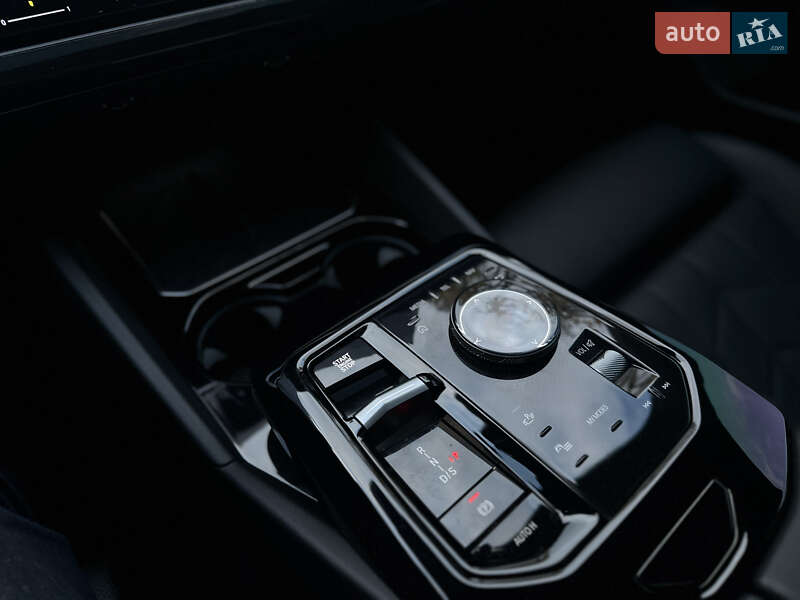 Седан BMW 5 Series 2024 в Львові