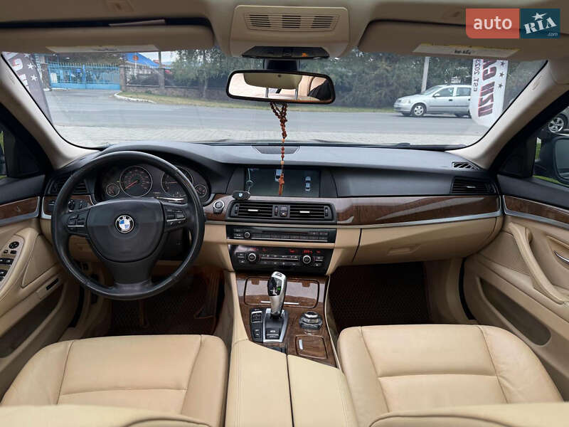 Седан BMW 5 Series 2011 в Ужгороде