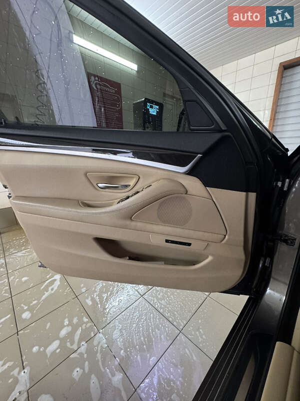 Седан BMW 5 Series 2012 в Жовкве