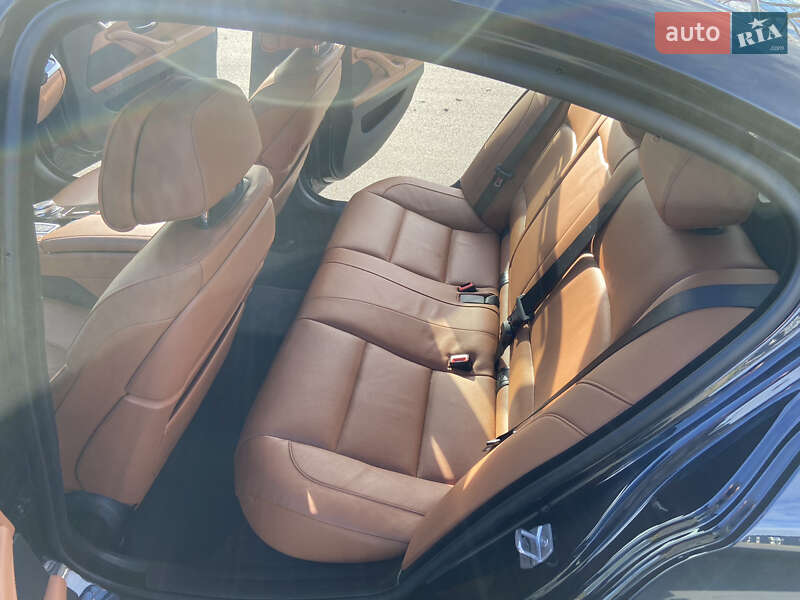 Седан BMW 5 Series 2014 в Чернигове