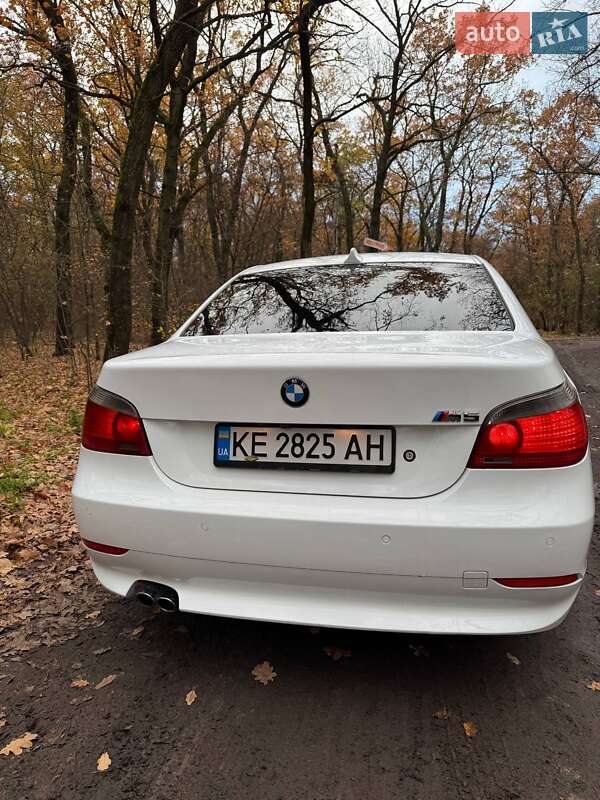 Седан BMW 5 Series 2004 в Новомосковске