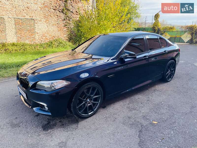 Седан BMW 5 Series 2015 в Ужгороде