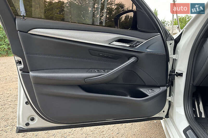 Седан BMW 5 Series 2017 в Львове фото 15 Седан BMW 5 Series 2017 в Львове