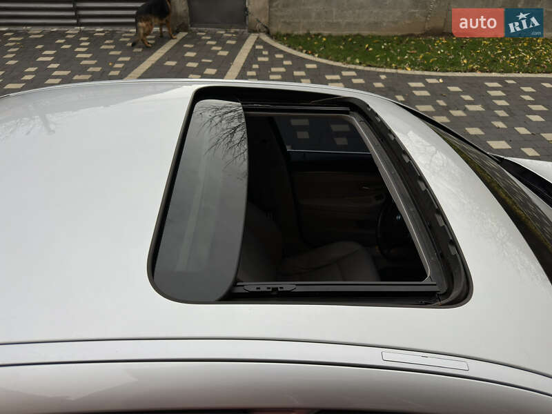 Седан BMW 5 Series 2012 в Сваляве