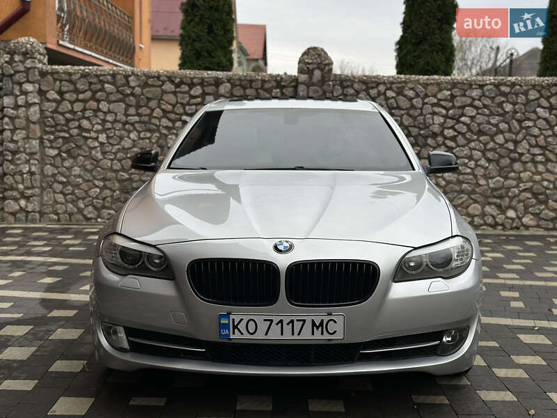 Седан BMW 5 Series 2012 в Сваляве