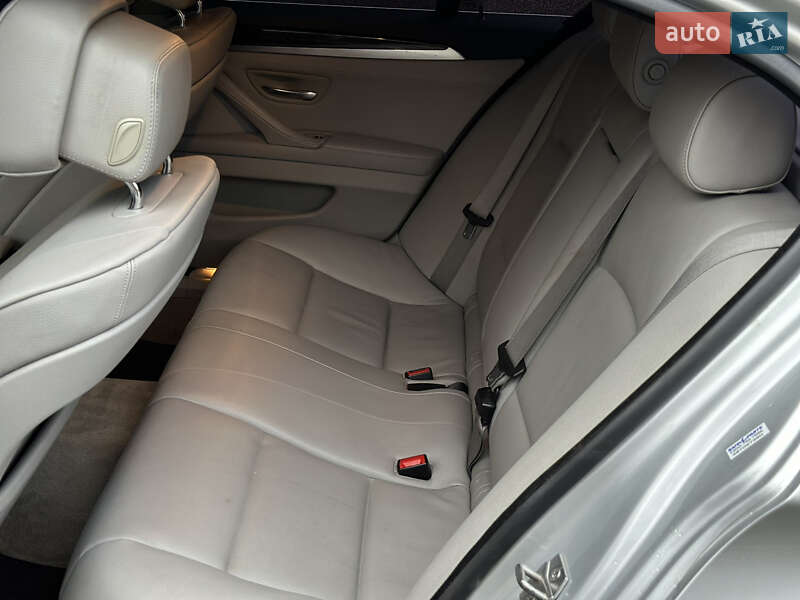 Седан BMW 5 Series 2012 в Сваляве