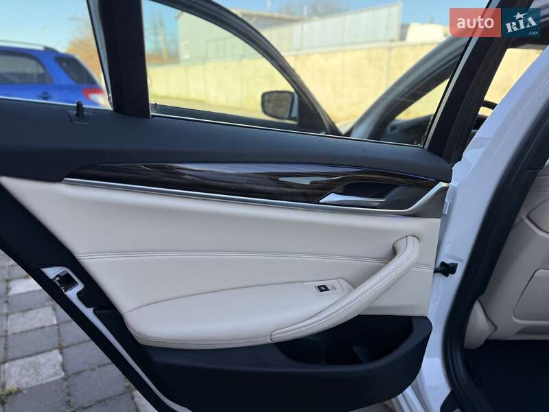 Седан BMW 5 Series 2017 в Стрые фото 26 Седан BMW 5 Series 2017 в Стрые