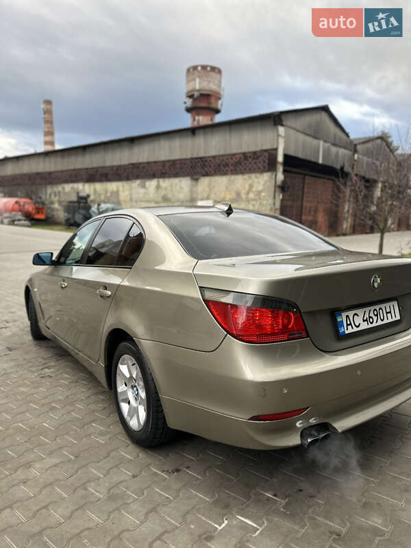 Седан BMW 5 Series 2004 в Львові