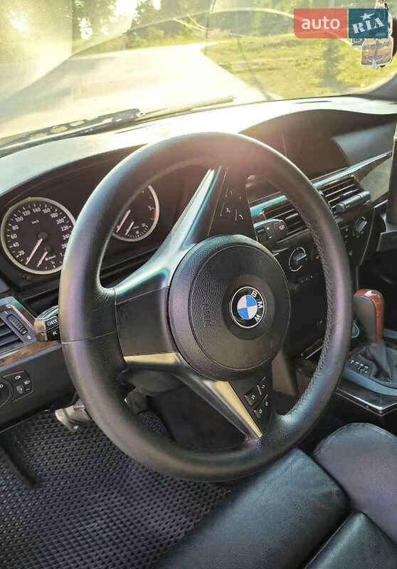 Седан BMW 5 Series 2004 в Львове