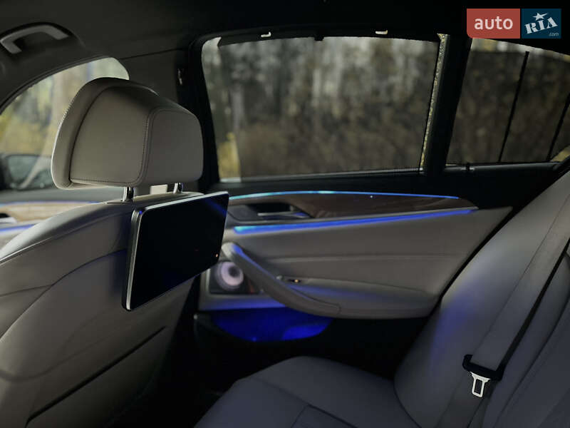 Седан BMW 5 Series 2017 в Олевске