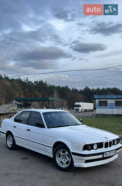Седан BMW 5 Series 1991 в Радивилове