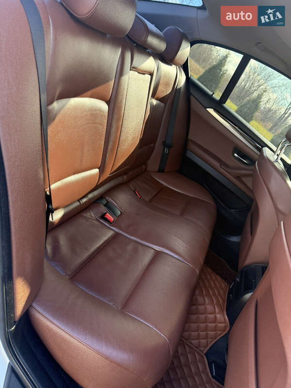 Седан BMW 5 Series 2012 в Березане