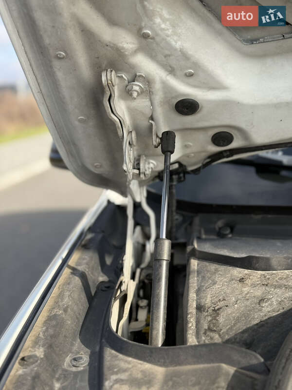 Седан BMW 5 Series 2012 в Березане