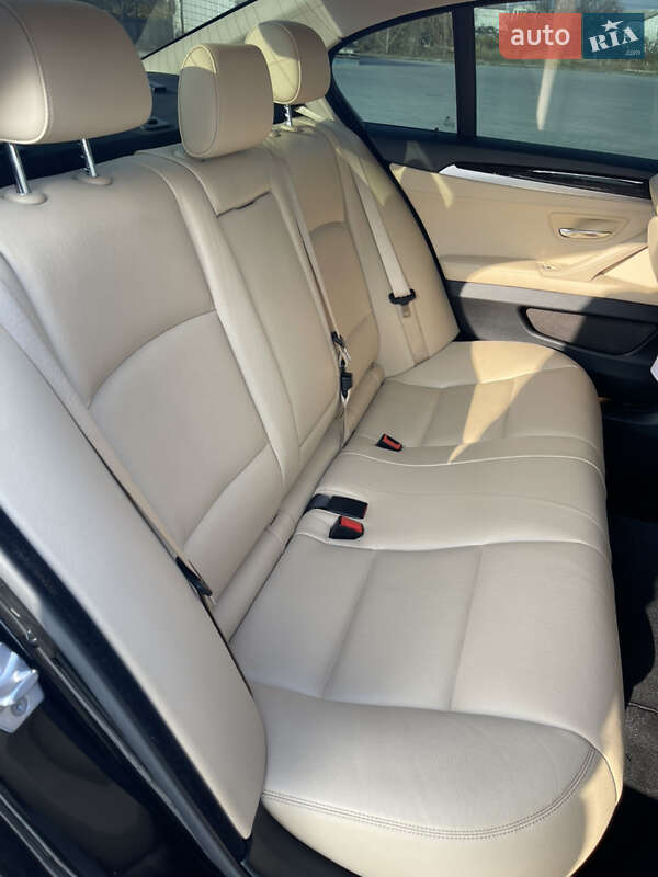 Седан BMW 5 Series 2016 в Днепре
