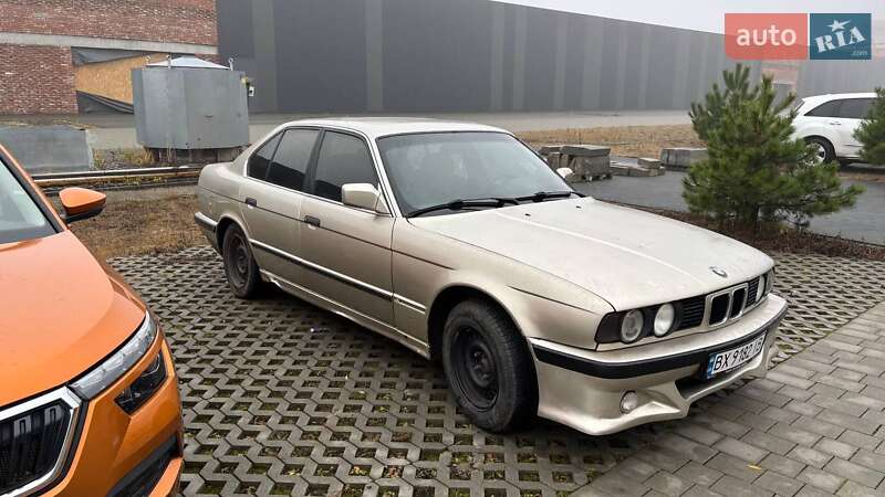 Седан BMW 5 Series 1990 в Хмельницком