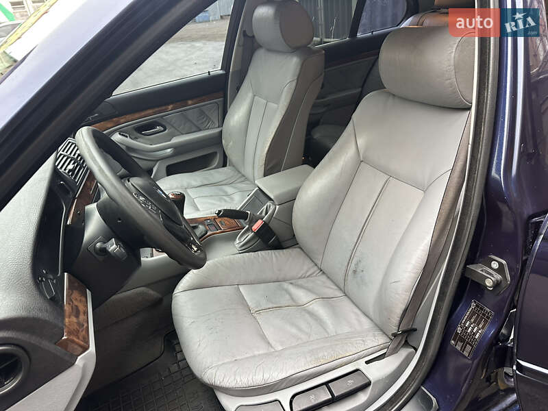 Седан BMW 5 Series 2001 в Тульчині