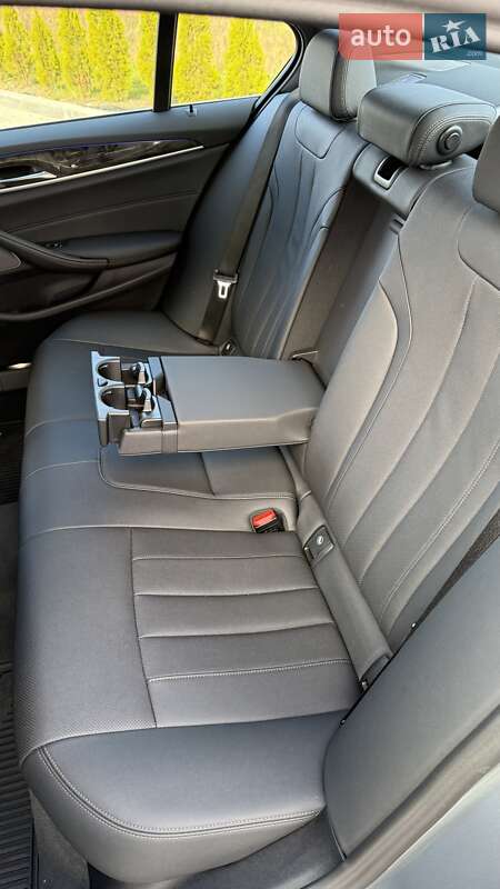 Седан BMW 5 Series 2023 в Львове