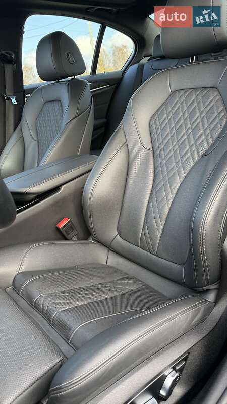 Седан BMW 5 Series 2023 в Львове