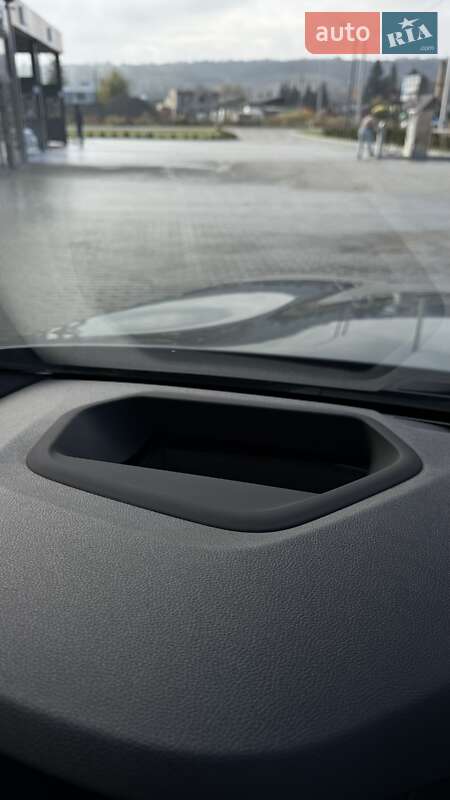 Седан BMW 5 Series 2023 в Львове