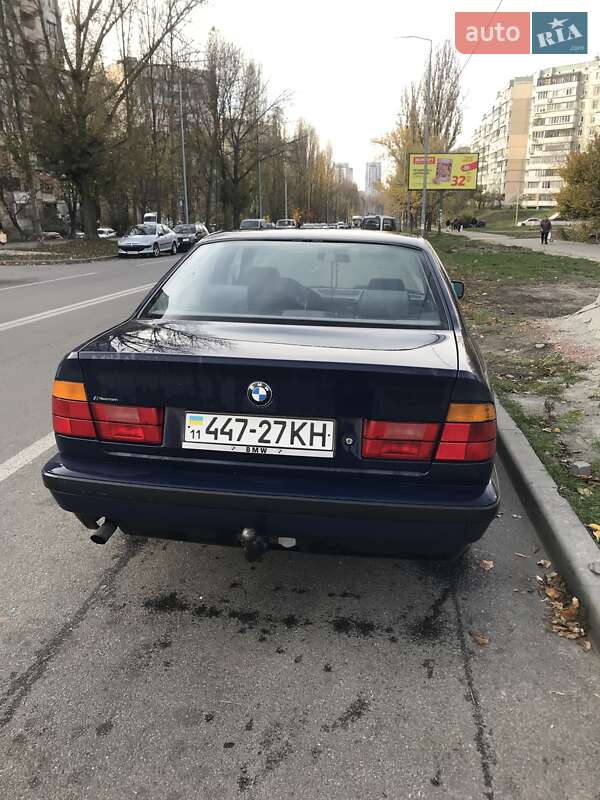 Седан BMW 5 Series 1989 в Киеве