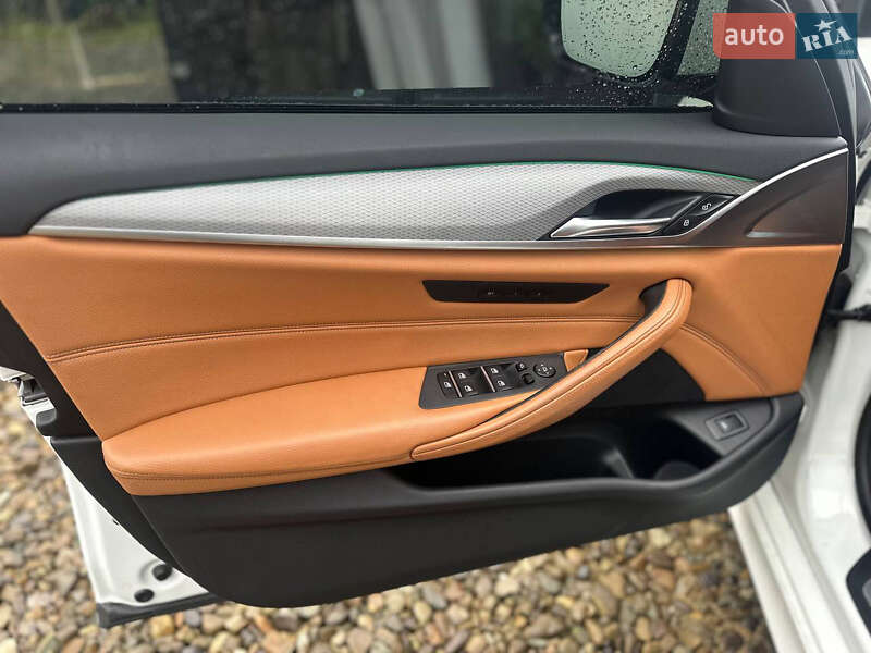 Седан BMW 5 Series 2017 в Львове