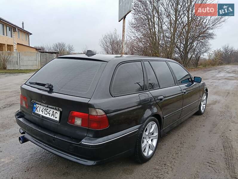 Универсал BMW 5 Series 2001 в Малине